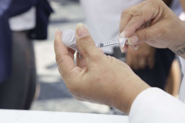 Prefeitura do Rio amplia campanha de vacinação contra Influenza para farmácias