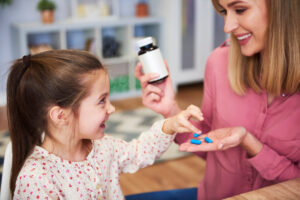 Farmácias magistrais disponibilizam formas gourmet para facilitar consumo de medicamentos para crianças