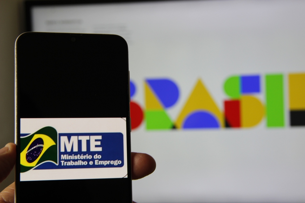 Regra sobre trabalho em feriados no comércio é prorrogada para 2026