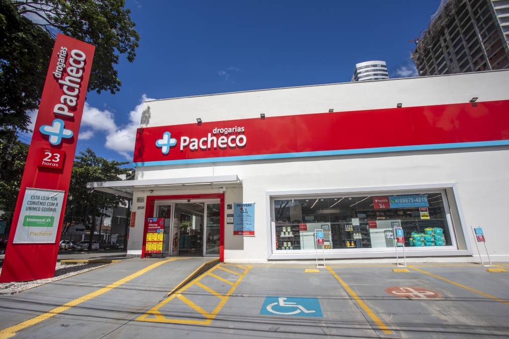 Drogarias Pacheco distribuem gratuitamente hidratantes labiais