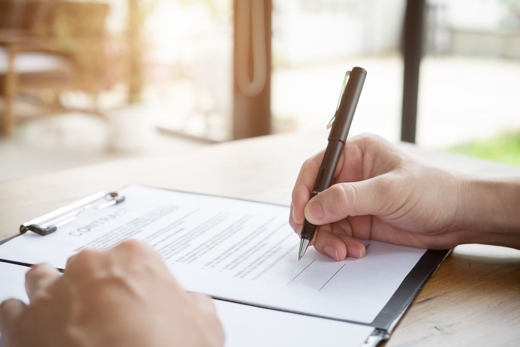 Ascoferj orienta associados sobre contrato de farmacêuticos