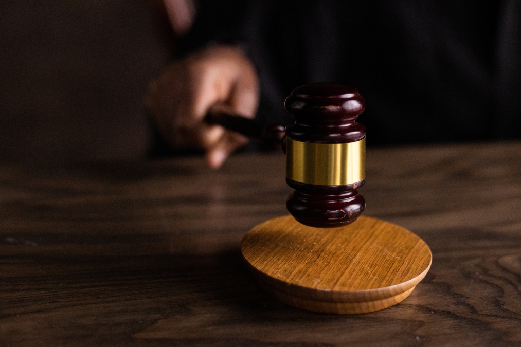 Decisão judicial anula anuidades do CRF-RJ de associada da Ascoferj