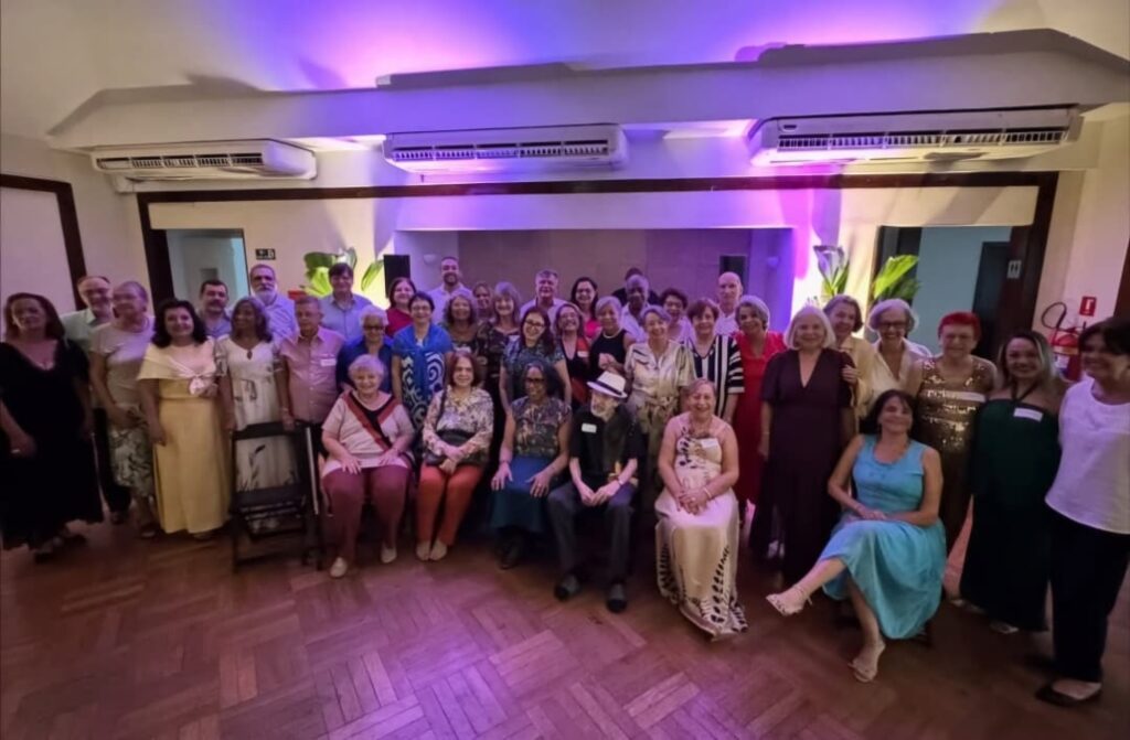 Turma de farmacêuticos comemora 50 anos de formados