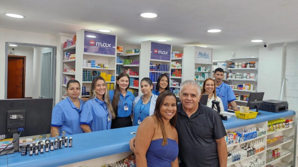 Unidade das Drogarias Max é reinaugurada no Centro do Rio de Janeiro