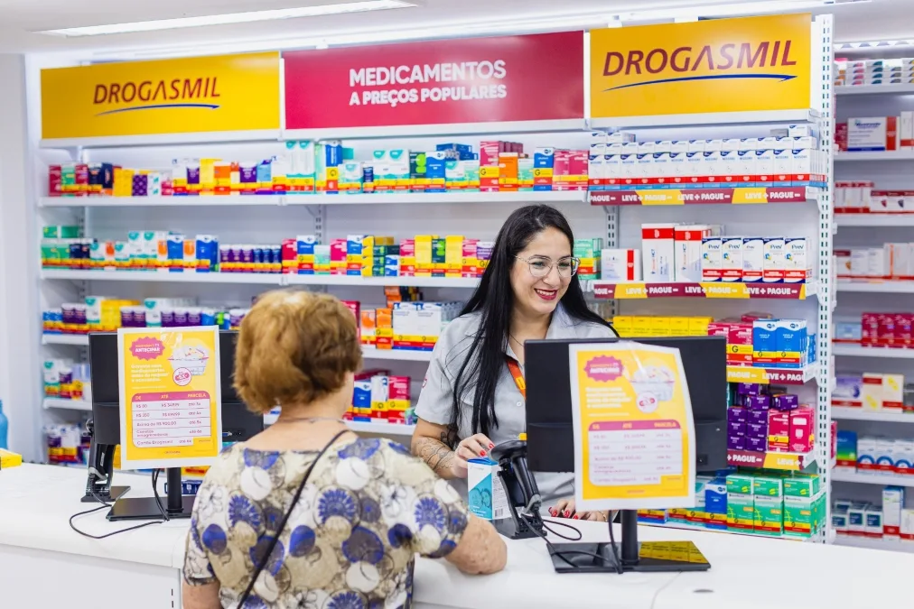 Drogasmil abre 31 vagas na Zona Sul do Rio para atendentes e farmacêuticos com jornada em escala 5x2