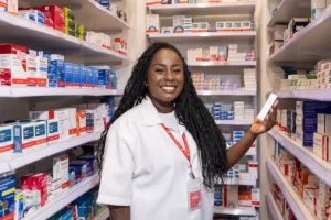 DPSP abre 150 vagas no varejo farmacêutico e celebra protagonismo dos farmacêuticos